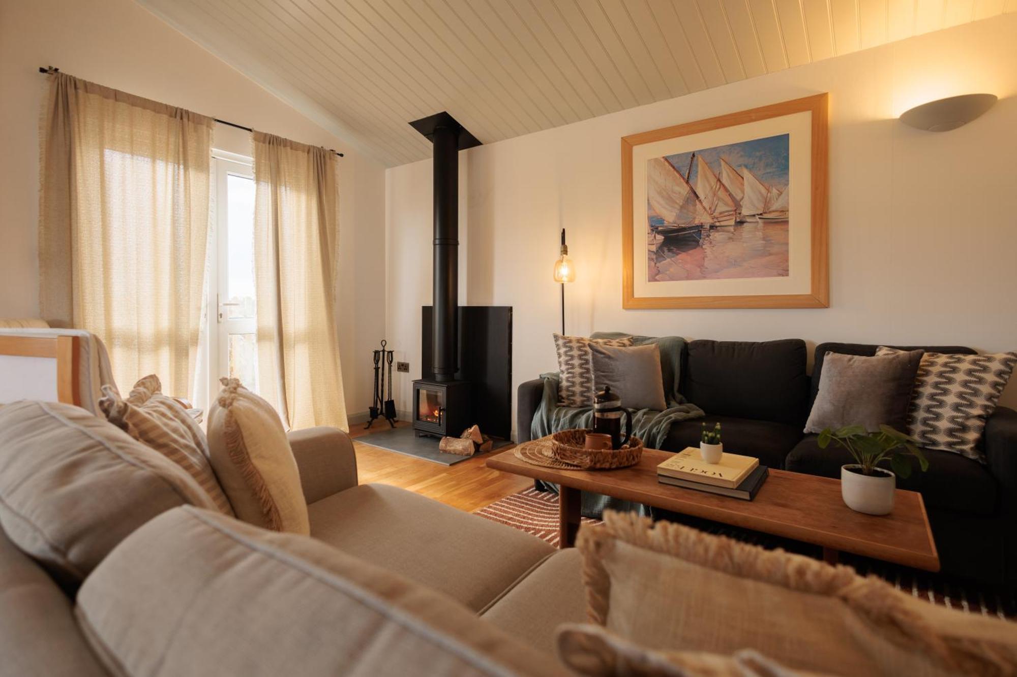 The Retreat, Waterfront & Log Burner Villa ไครสต์เชิร์ช ภายนอก รูปภาพ